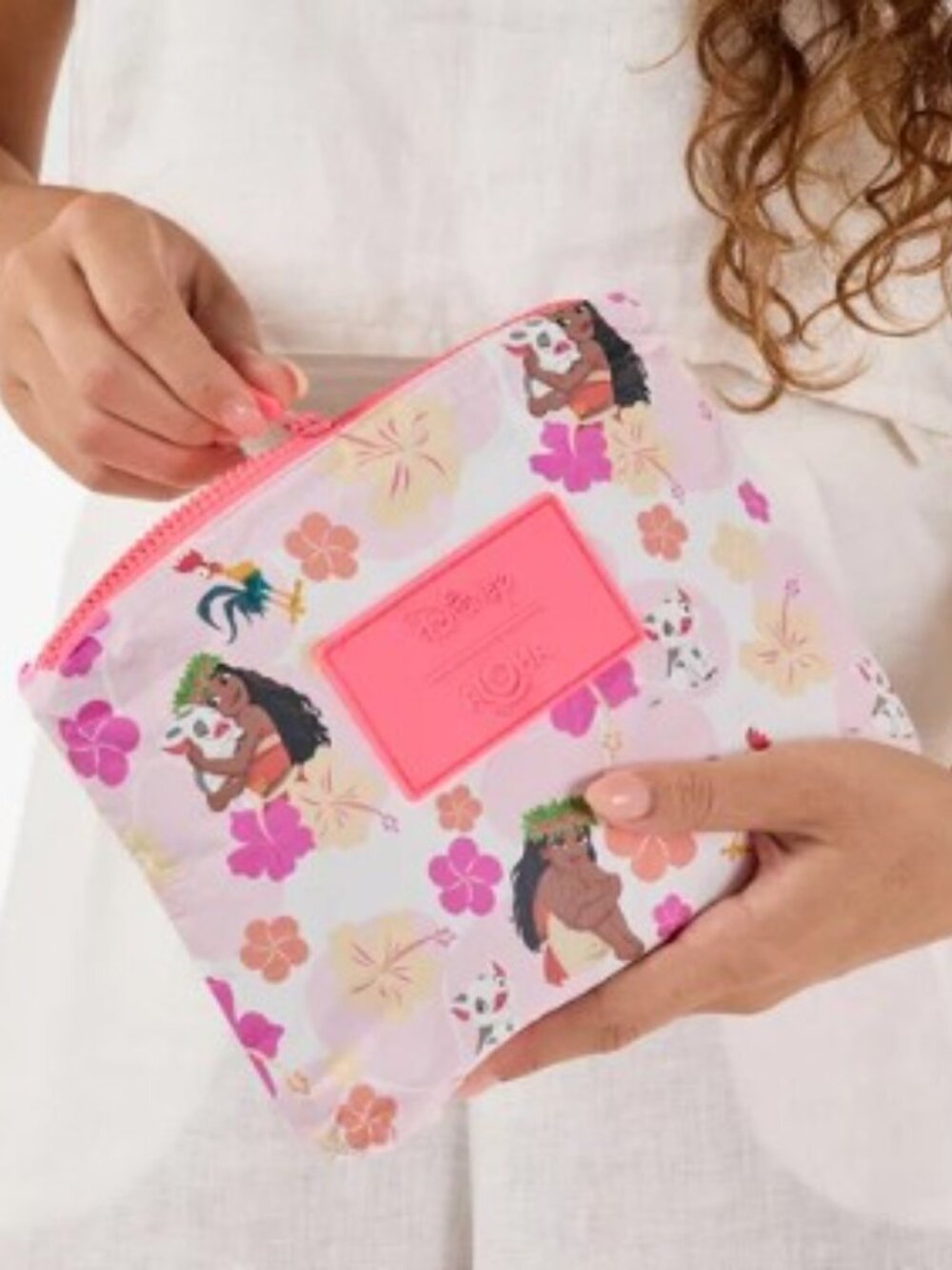 🌸ALOHA Collection NWT Disney Moana Special Edition Small pouch